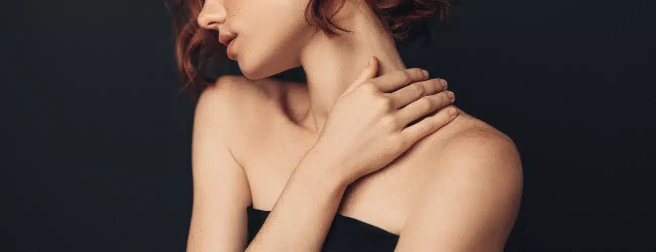 Quelles techniques pour un décolleté plus jeune&nbsp;?